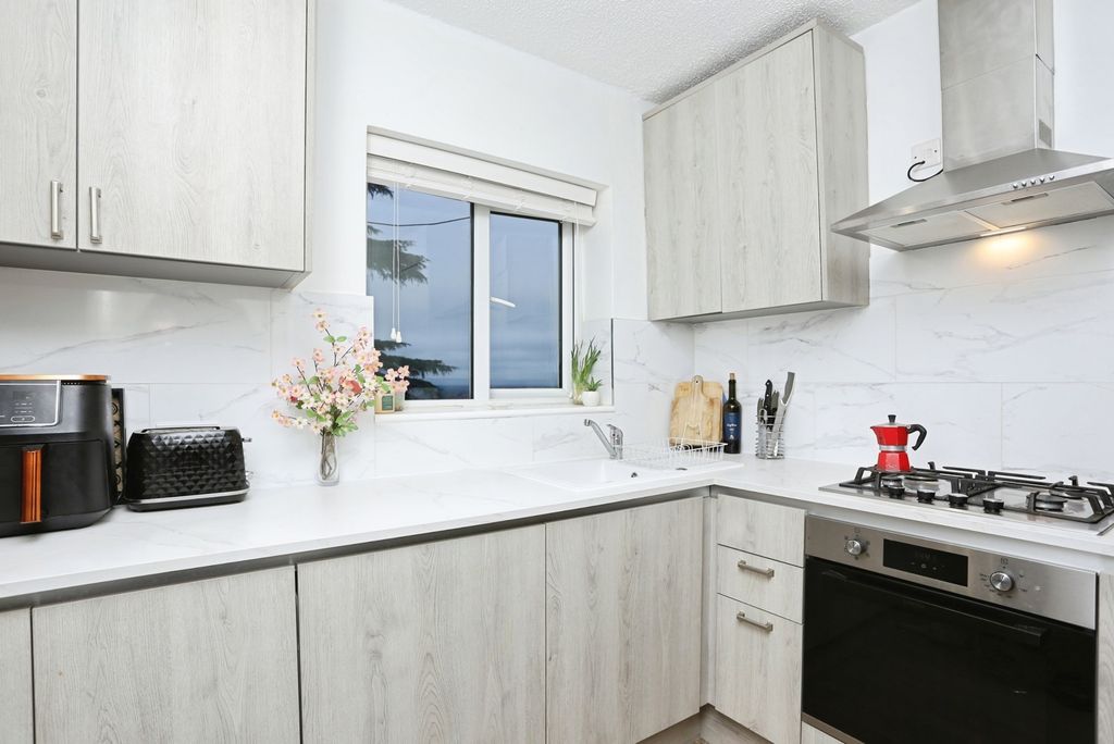 Property photo 3 of 15 Pbox-Img.Jpg