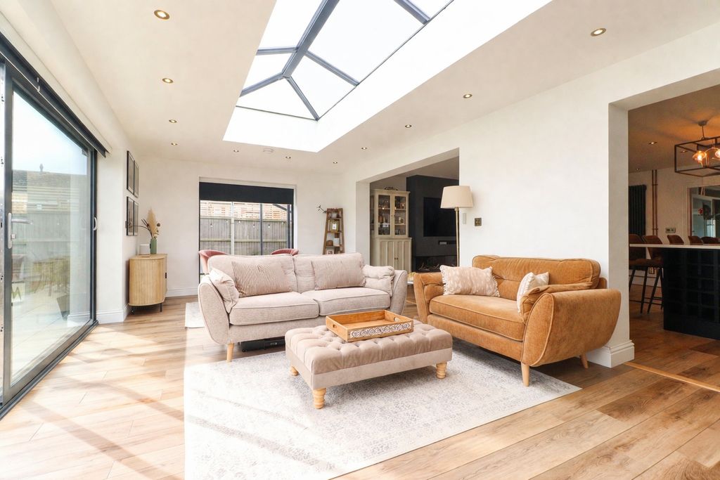 Property photo 3 of 14 Picture 3