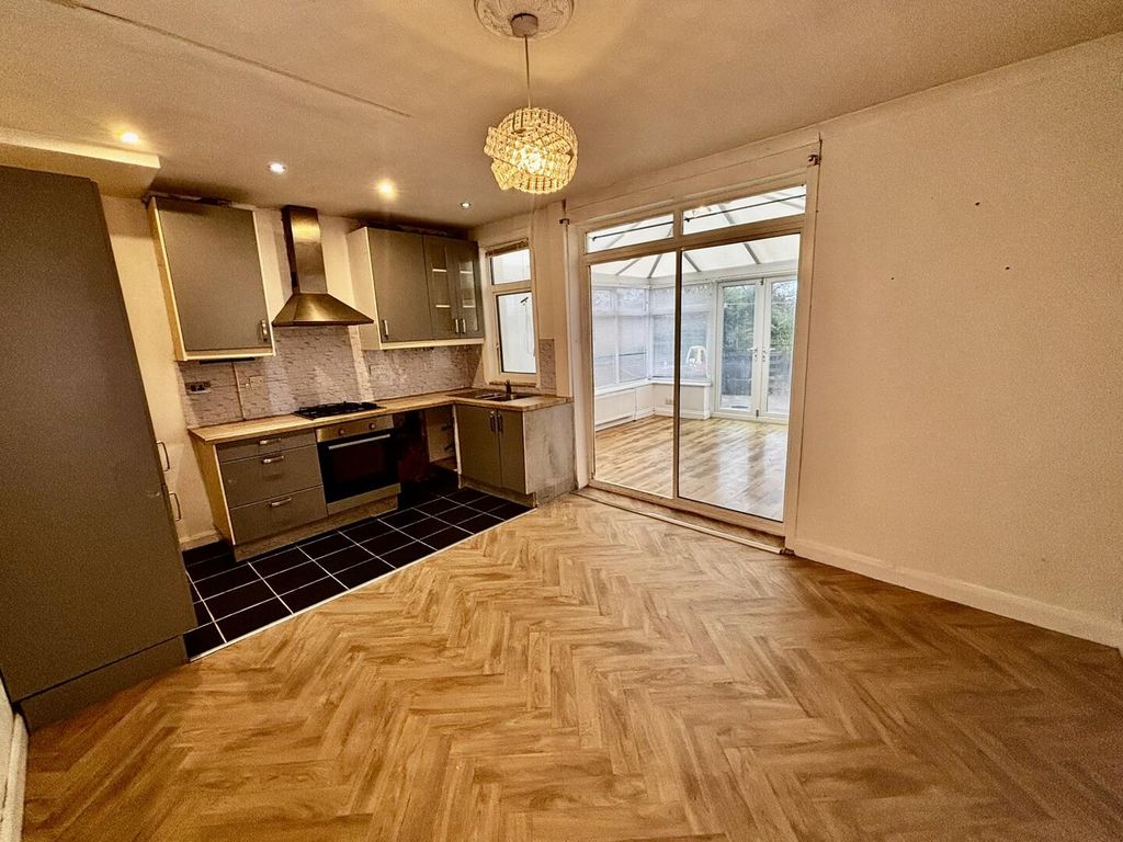 Property photo 2 of 19 Kitchen