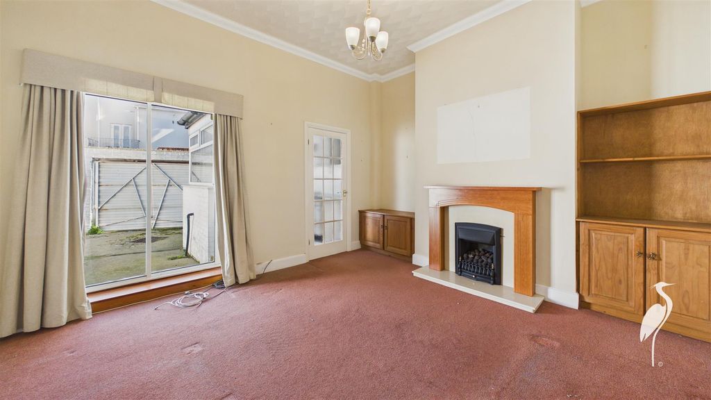 Property photo 2 of 13 Lounge