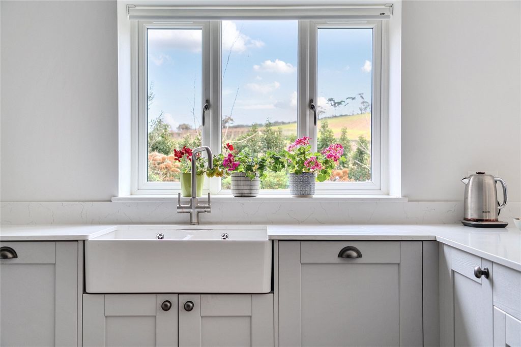 Property photo 3 of 16 Kitchen