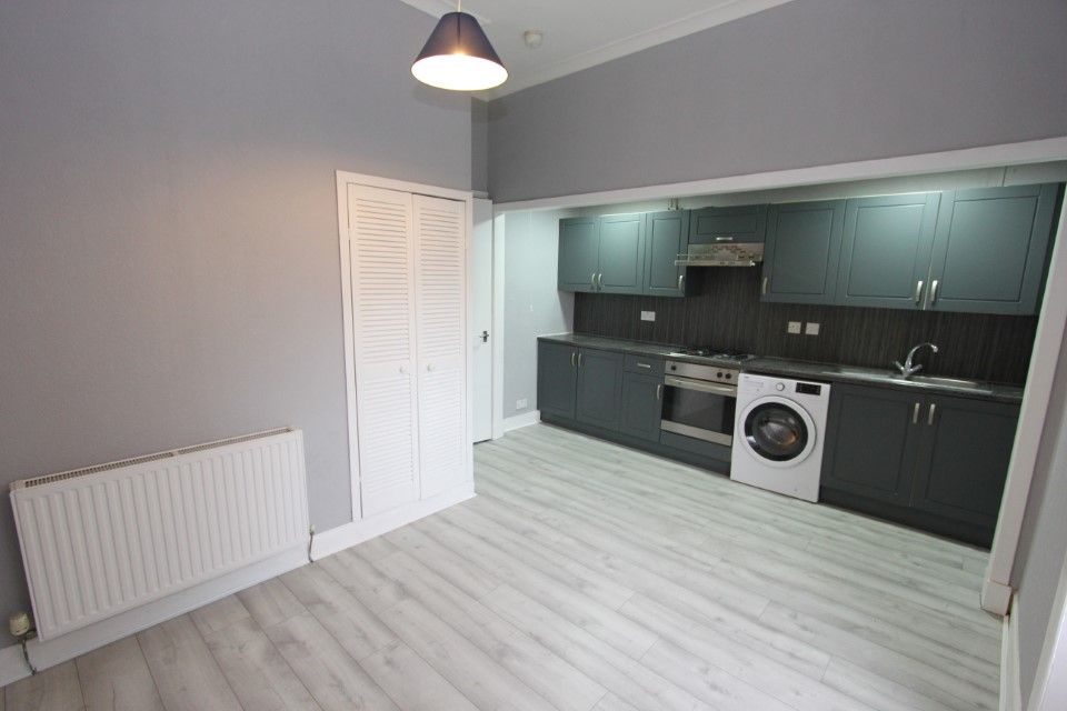Property photo 3 of 10 Kitchen/Lounge