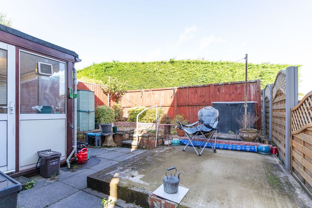Property photo 2 of 20