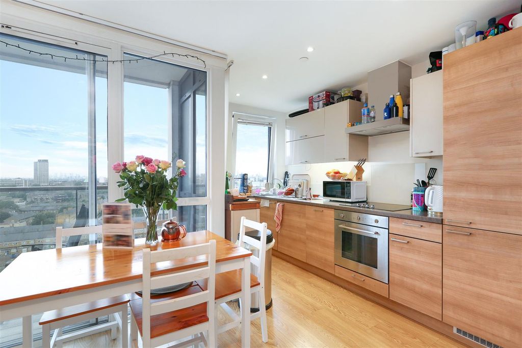 Property photo 3 of 12 Kitchen.Jpeg