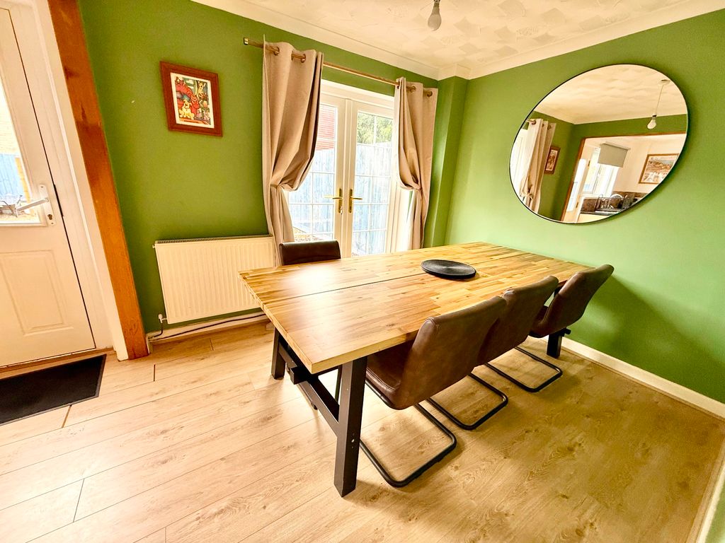 Property photo 2 of 27