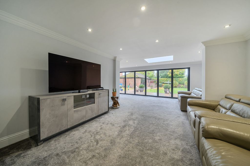 Additional image 8 of 6 bed detached house for saleNewlands Drive, Maidenhead SL6