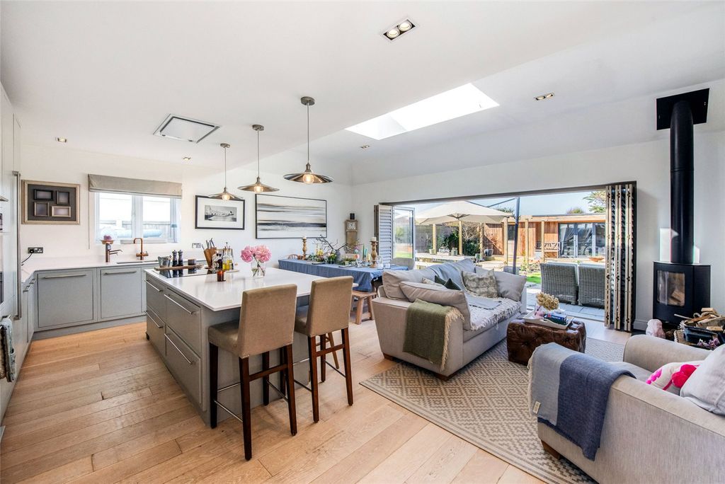 Property photo 3 of 19 Kitchen/Dining