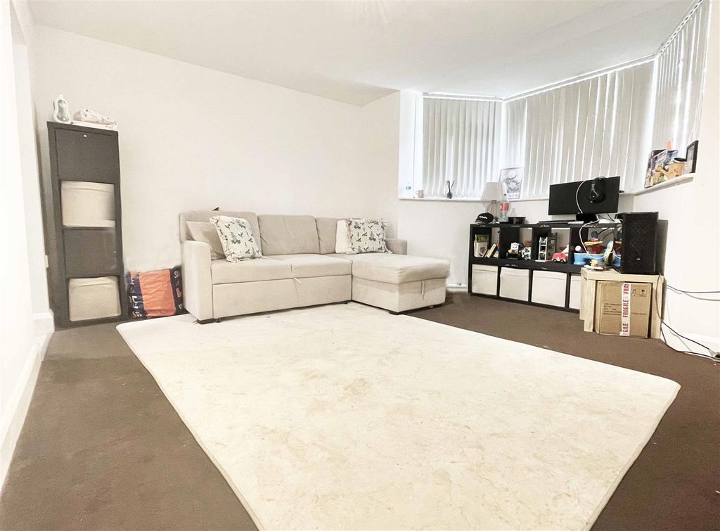 Property photo 3 of 8 l1.Jpg