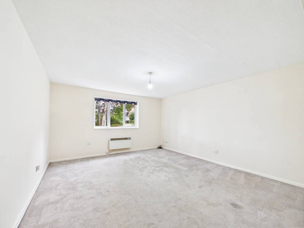Property photo 2 of 10 Giraffe360-Still002