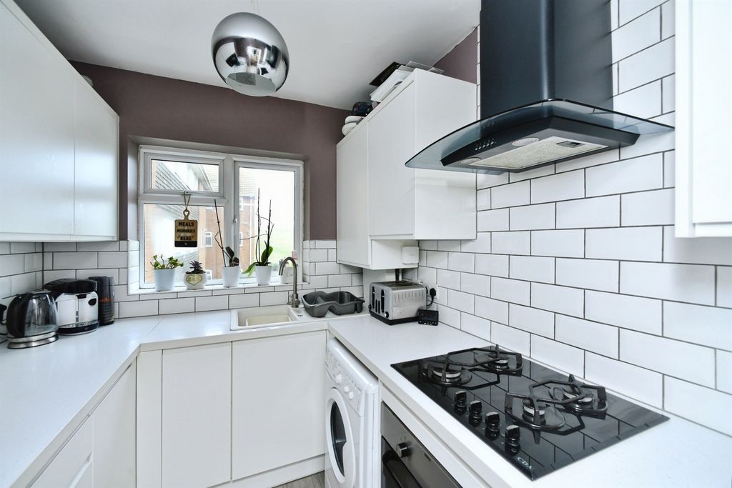 Property photo 3 of 18