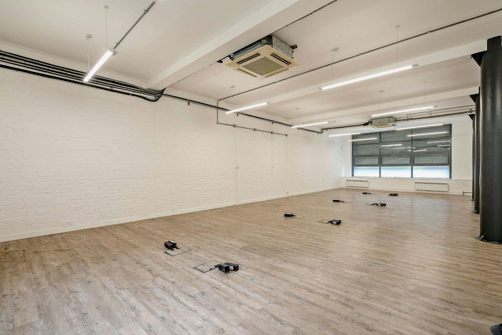 Property photo 3 of 5 8471251Interior05800.Jpg