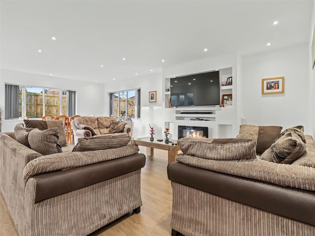 Property photo 3 of 24 Sitting Room