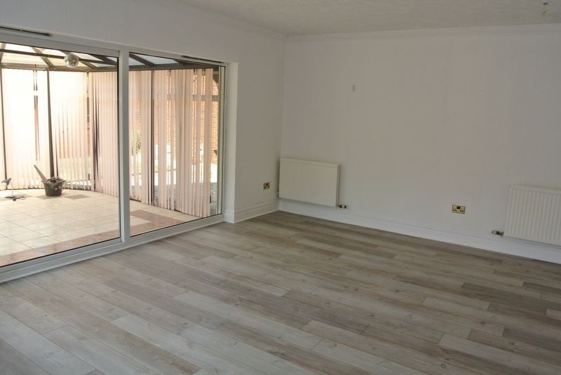 Property photo 2 of 20 Living/Dining Room