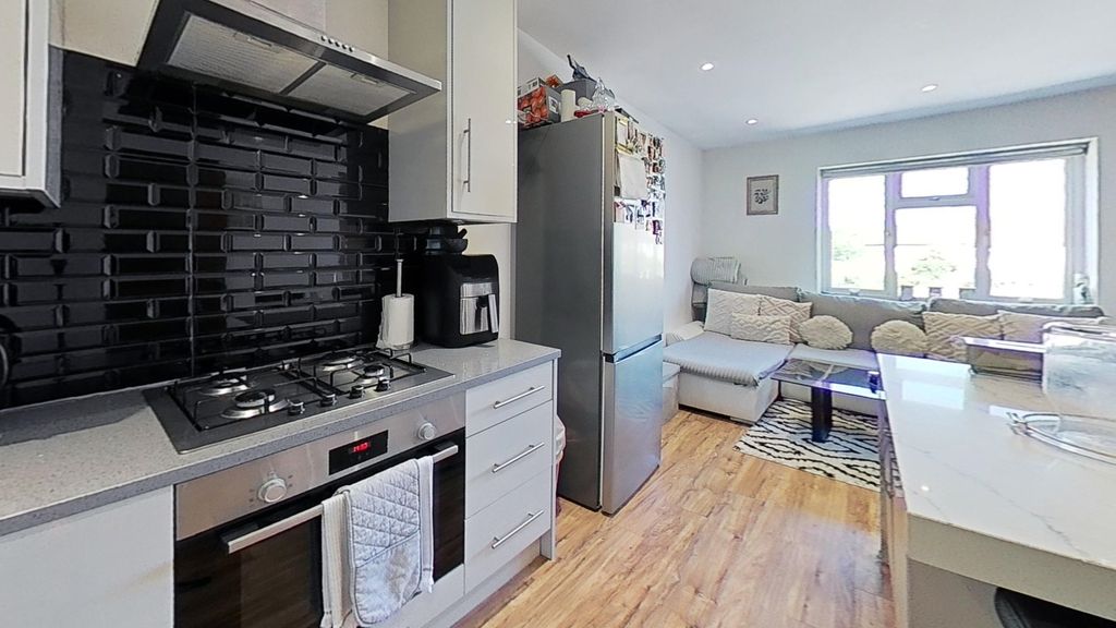 Property photo 3 of 31 Midhurst-Gardens-Kitchen 1