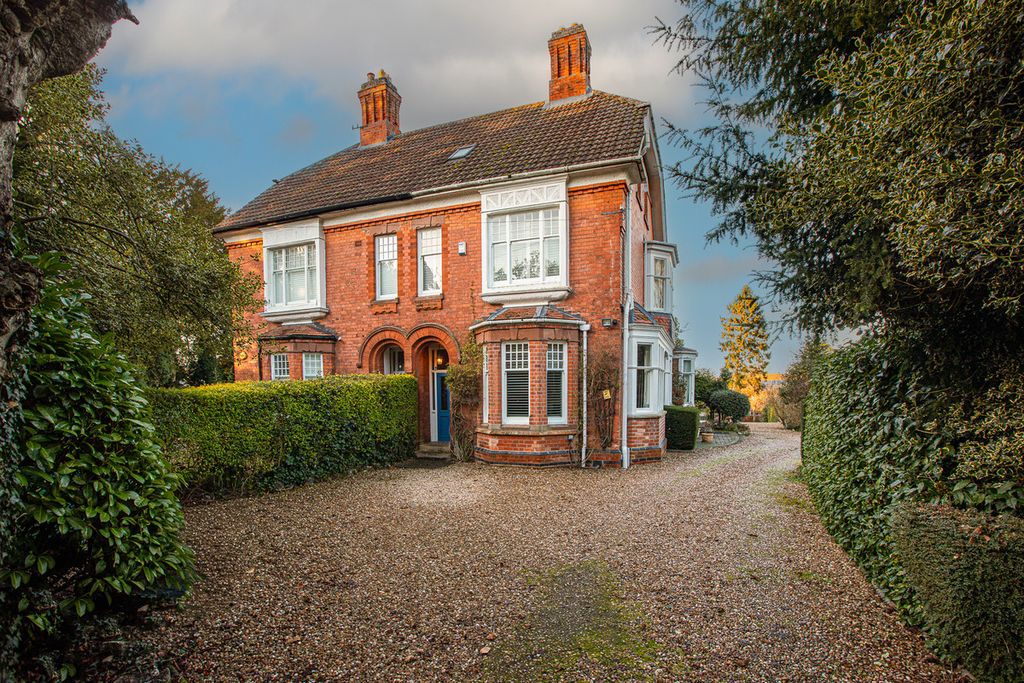 Property photo 3 of 40