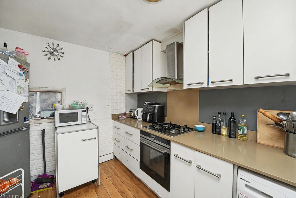 Property photo 3 of 24 Kitchen