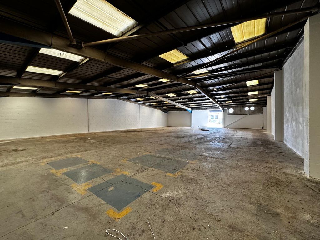 Property photo 1 of 2