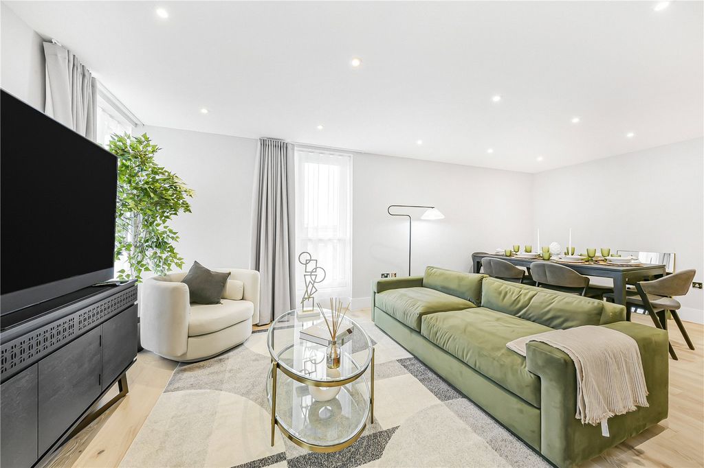 Property photo 1 of 19 Reception