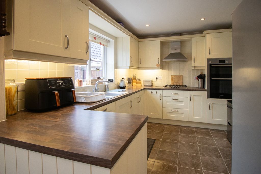 Property photo 3 of 22 49180111