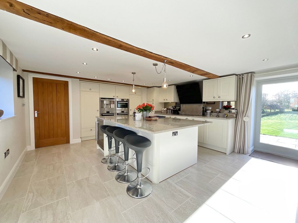 Property photo 2 of 27