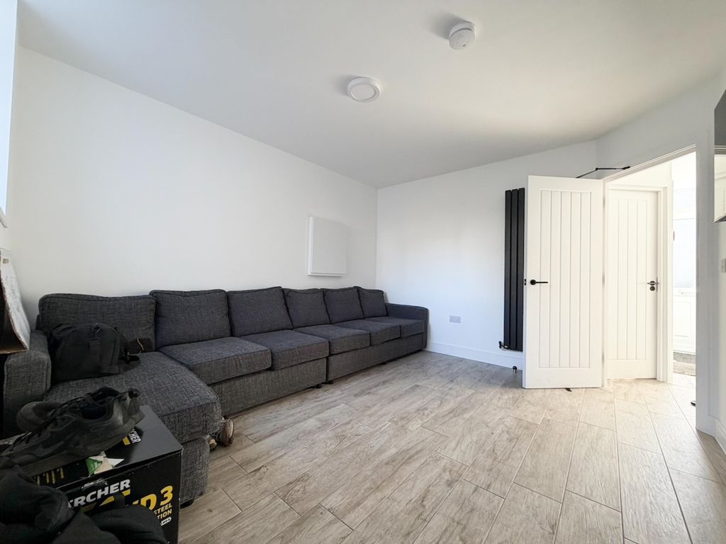Property photo 2 of 11 Call 02920 668585 To Secure Your Viewing _10