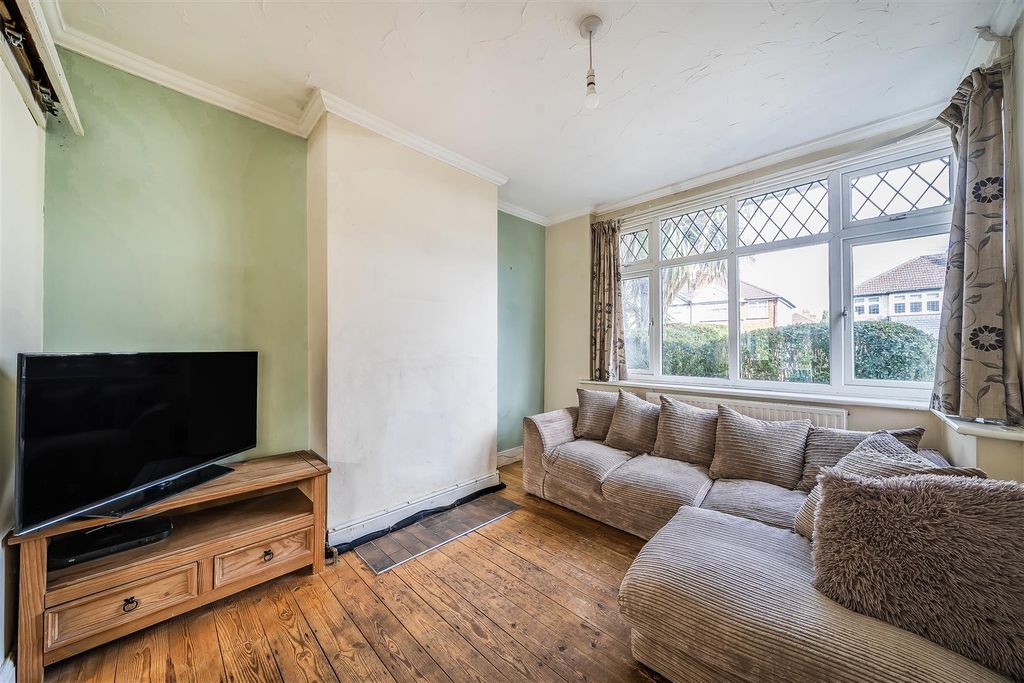 Property photo 2 of 9 Barton Way - Lounge 1.Jpg