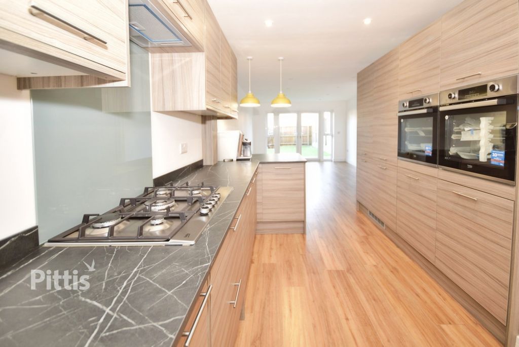 Property photo 2 of 17 Kitchen 2