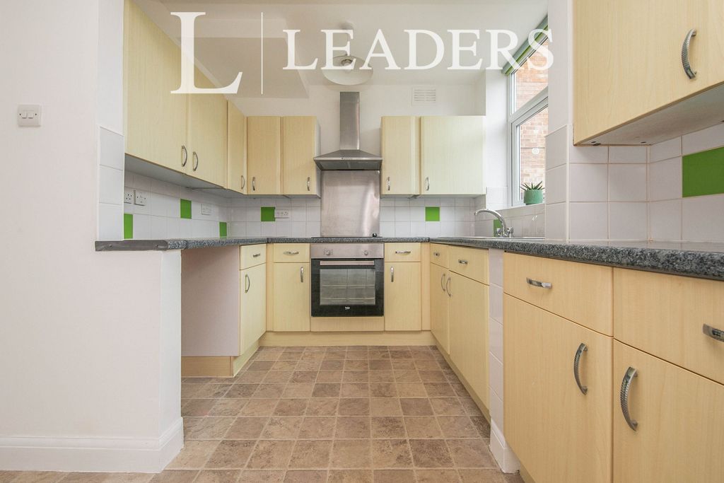 Property photo 3 of 10 Kitchen