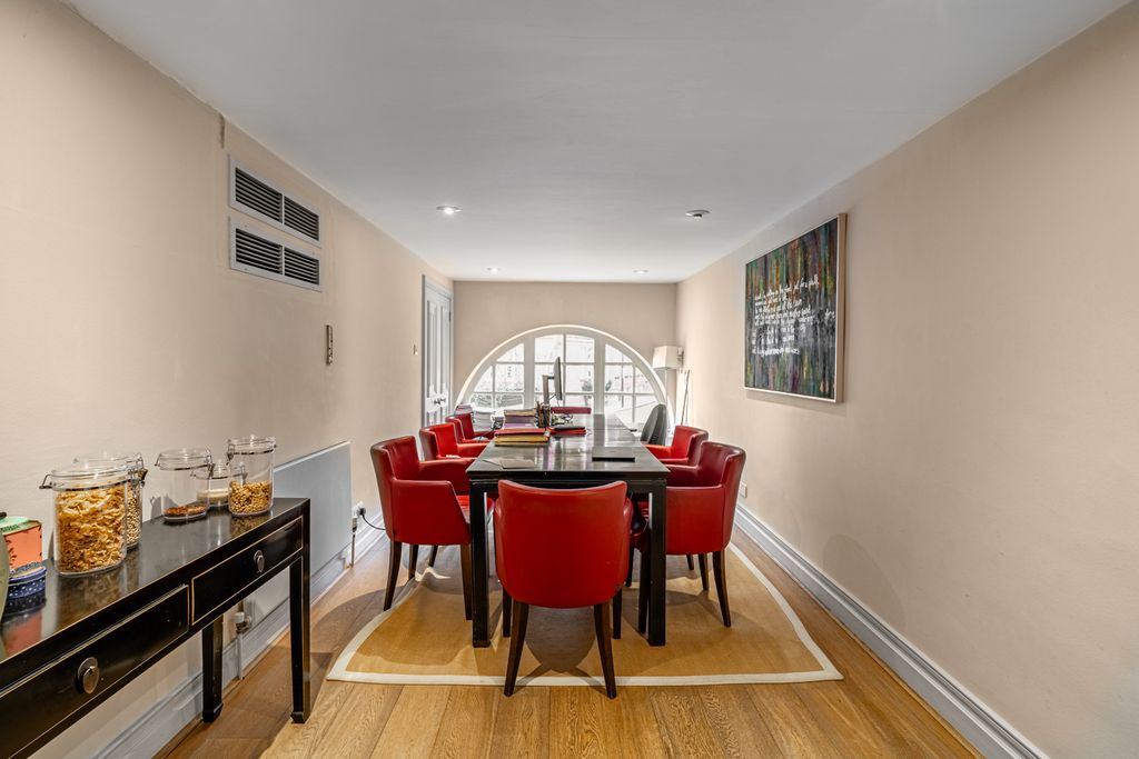 Property photo 3 of 16 Gallery