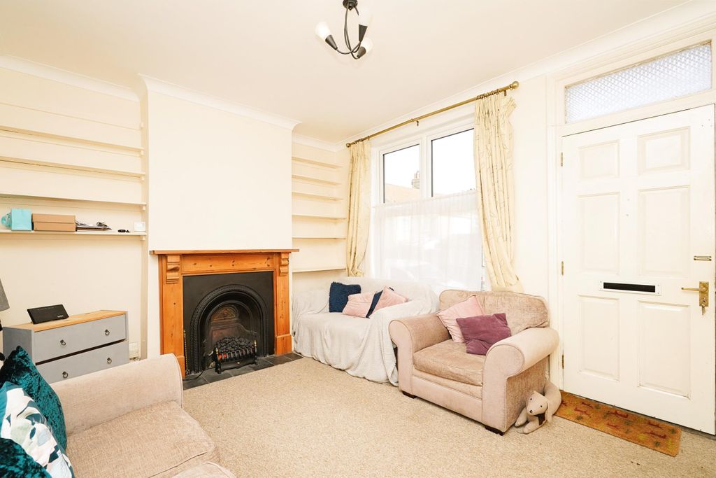 Property photo 2 of 13
