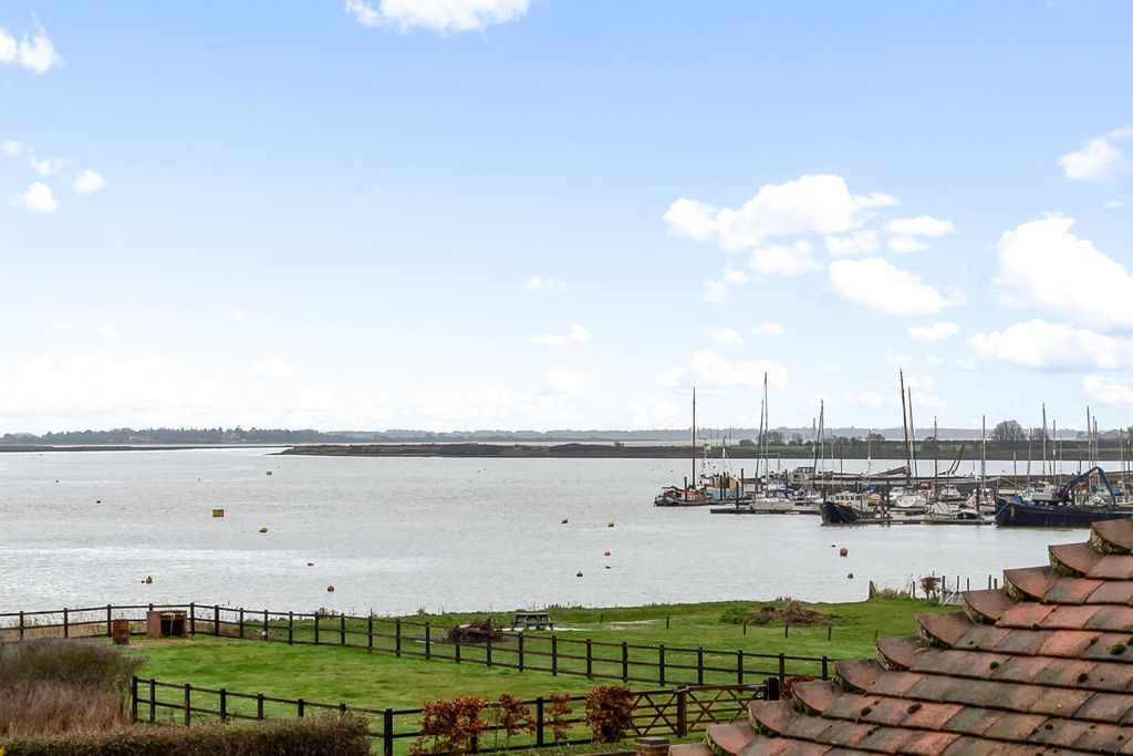 Property photo 2 of 22 Outside