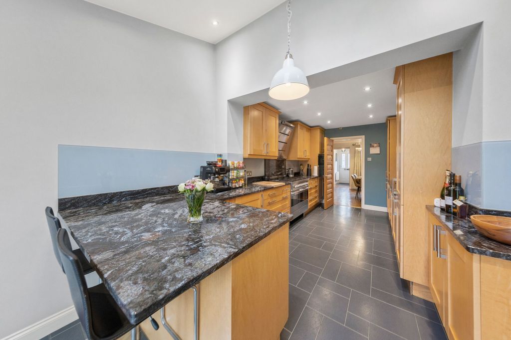 Property photo 3 of 24