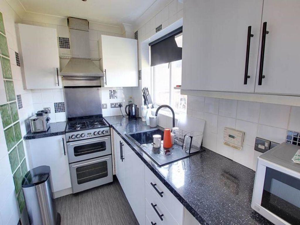 Property photo 2 of 12 Kitchen