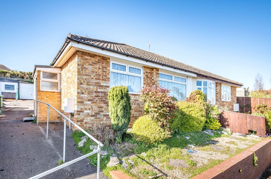 Property photo 1 of 14 57Thebroadwayfrontgarden