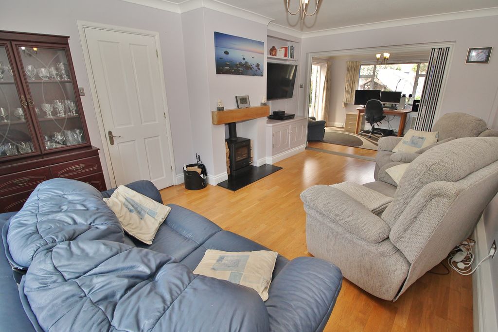 Property photo 3 of 27