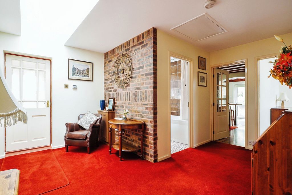 Property photo 2 of 17 Hallway