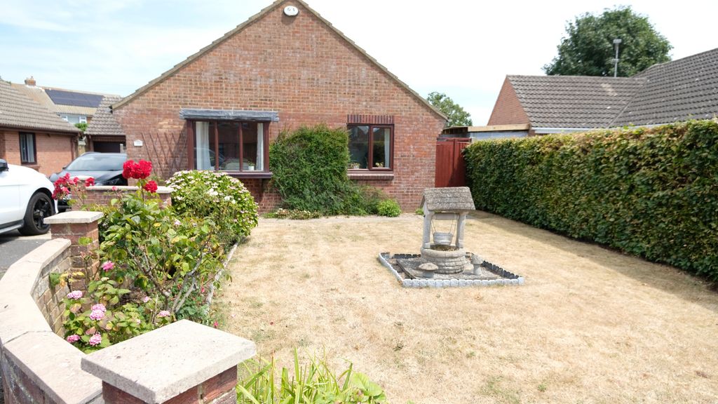 Property photo 2 of 14 Front Garden