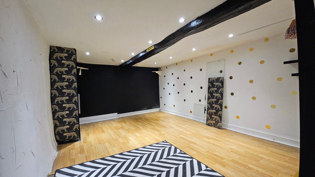 Property photo 3 of 9 Photo 1