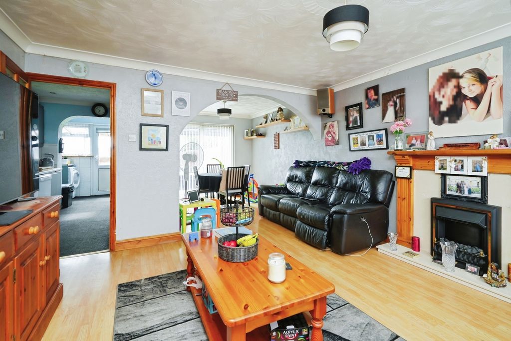 Property photo 2 of 17 Photo
