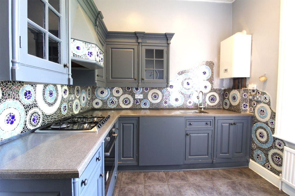 Property photo 2 of 10 Kitchen