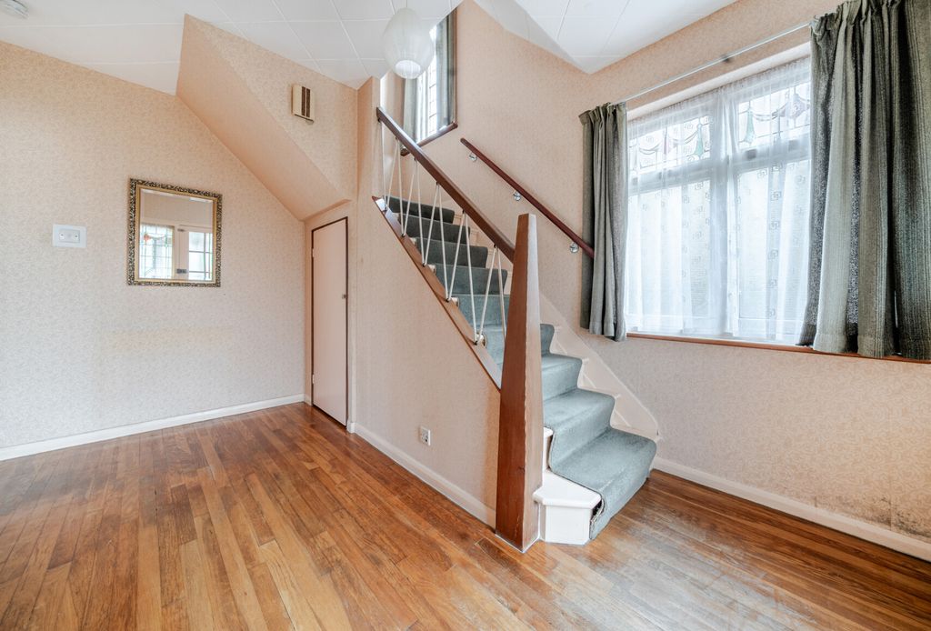 Property photo 3 of 14 1423742-14-69Afed...