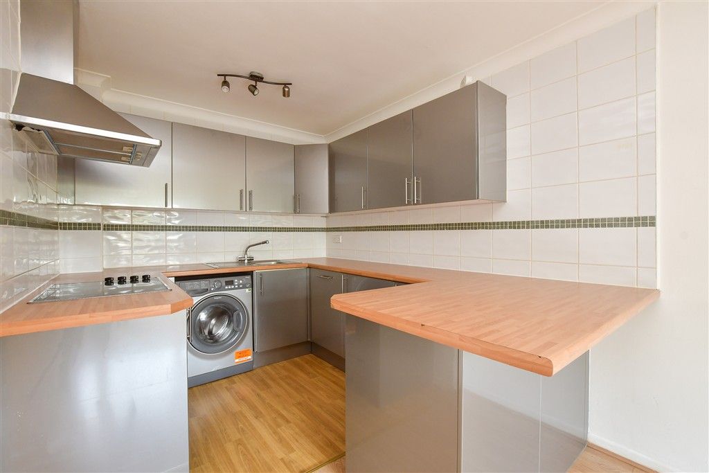 Property photo 3 of 8 Lounge / Kitchen