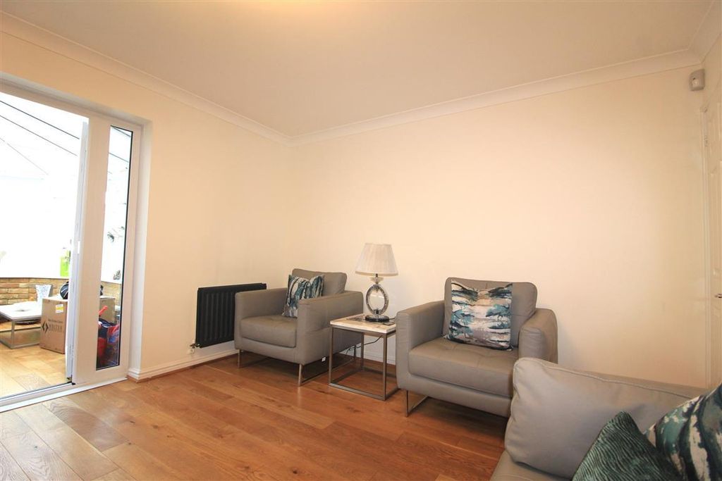 Property photo 3 of 17 Living Room