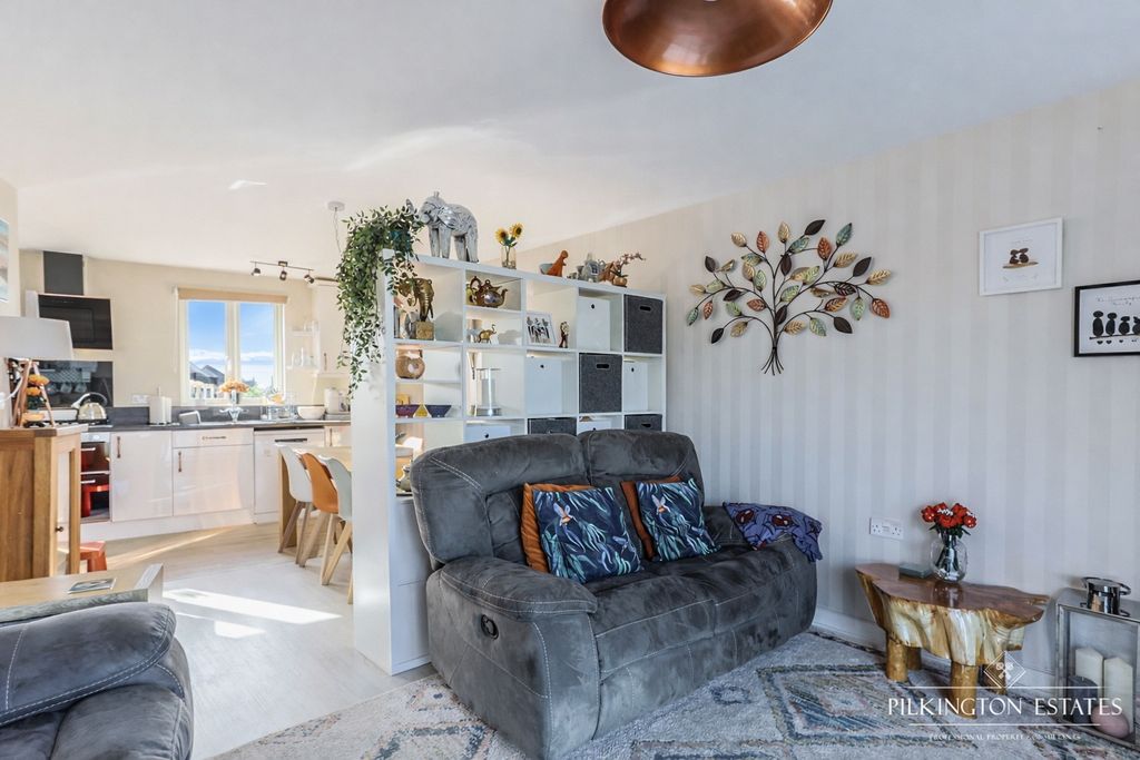 Property photo 3 of 16 4957984