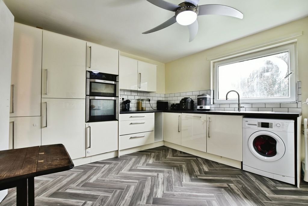 Property photo 2 of 11 Pbox-Img.Jpg