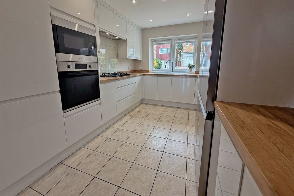 Property photo 3 of 12 5287013