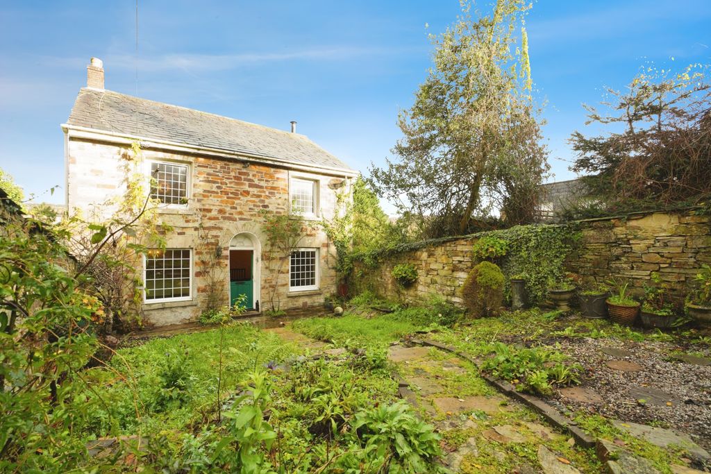 Property photo 2 of 20