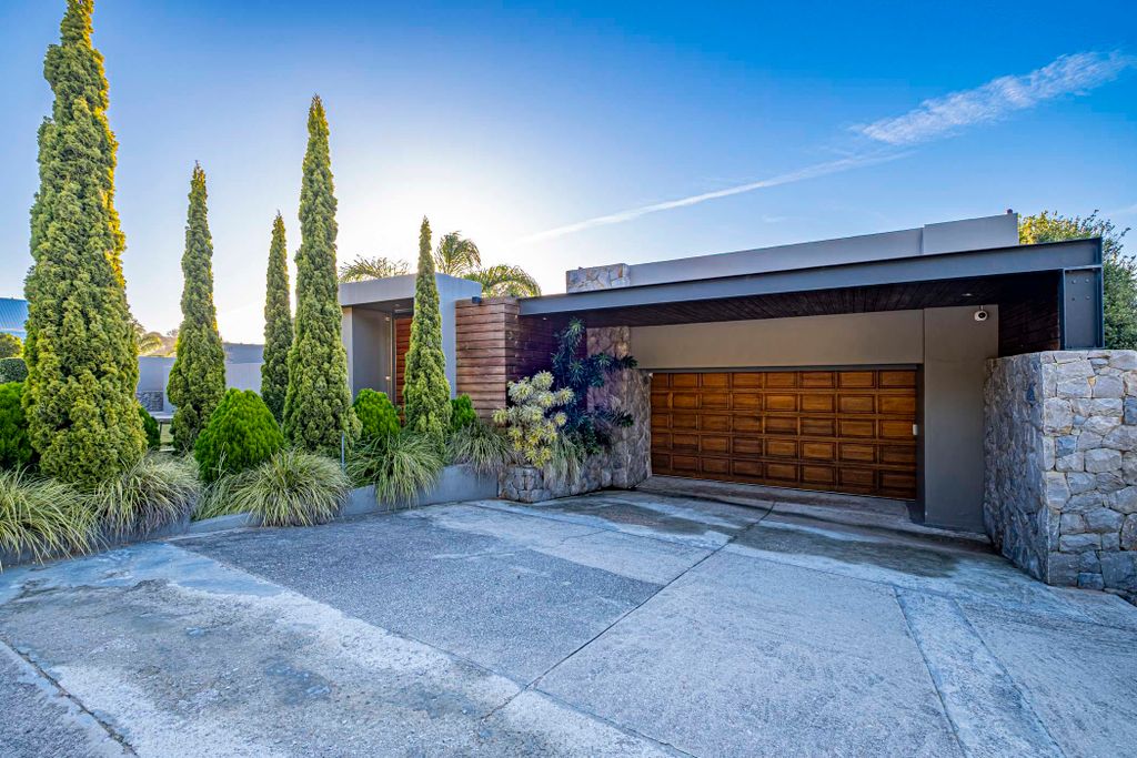 Property photo 3 of 65 1Plz1735852