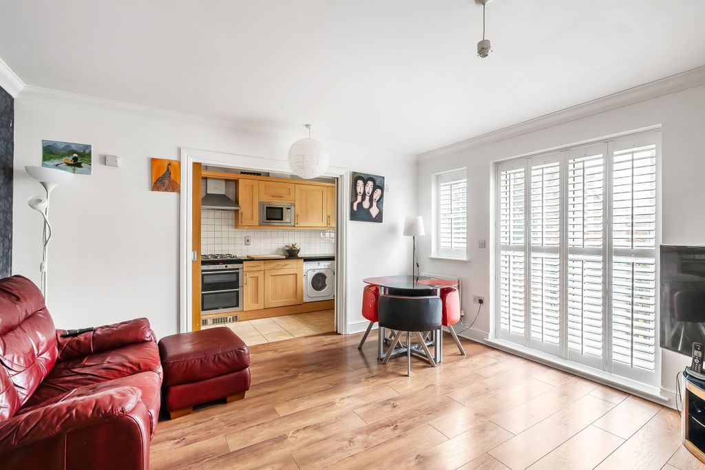 Property photo 2 of 14 Flat-2-Lynton-House-13