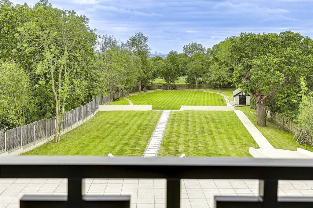 Property photo 3 of 26 Picture No. 02